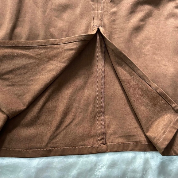 FAUX SUEDE SKIRT, TOFFEE, SIZE 24, BACK ZIPPER, FRONT POCKETS, FRONT SLIT, FEELS - Picture 8 of 10